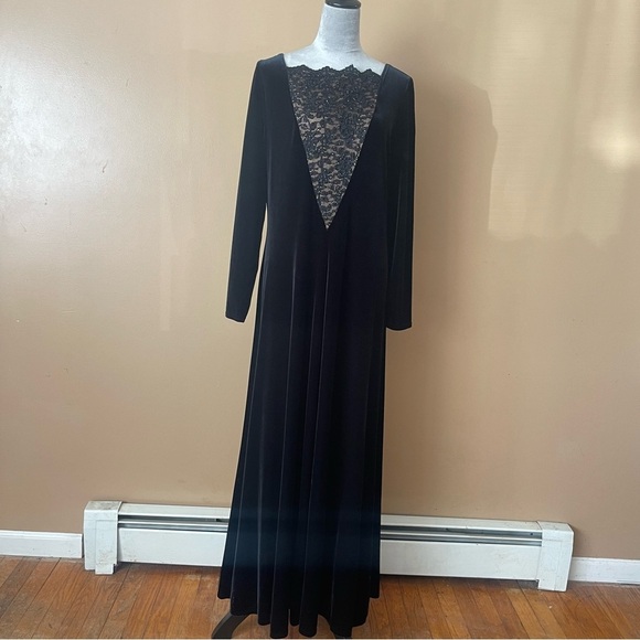 Jeffrey & Dara Dresses & Skirts - Jeffrey + Dara Vintage Velvet Evening Long-Sleeve Dress with Lace Insert size 14